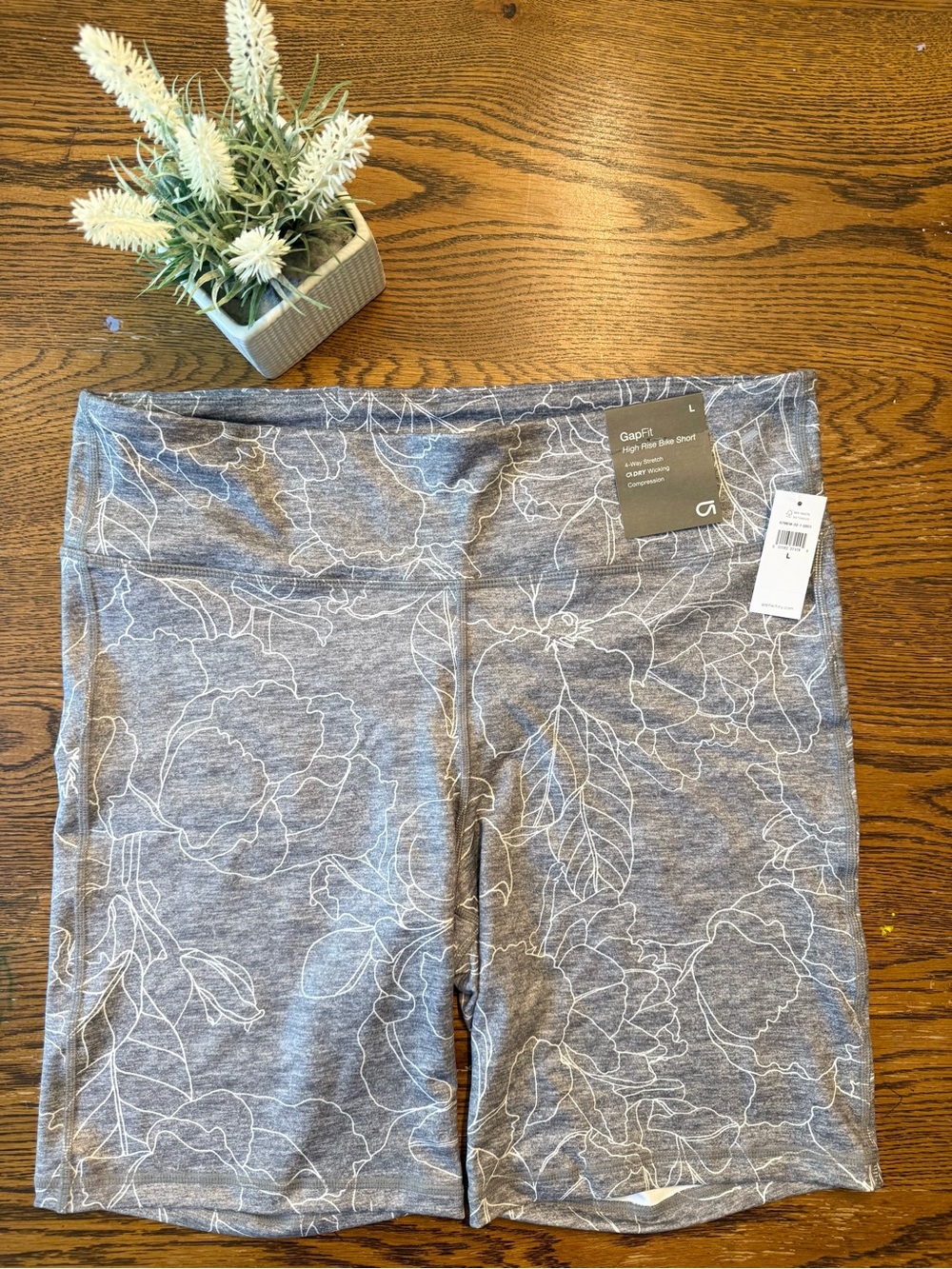 *NWT* GAPFit Gray Floral High-Rise Bike Shorts with White Floral Print